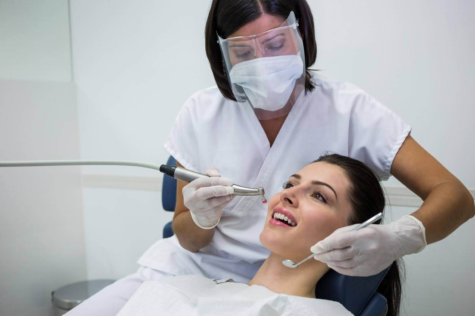 Dentes Sensíveis: O Que Causa e Como Tratar? 
