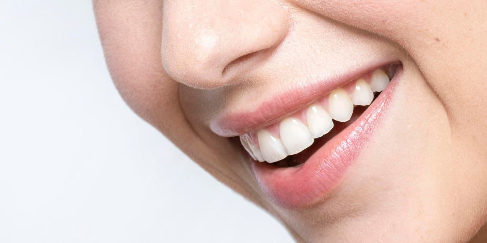 Sorriso Novo para um Novo Ano: Como se Preparar Para Começar 2026 com Autoestima em Alta | Dr. Jefferson Benevides Ortodontia e Ortopedia Facial no ES Sorriso Novo para um Novo Ano: Como se Preparar Para Começar 2026 com Autoestima em Alta