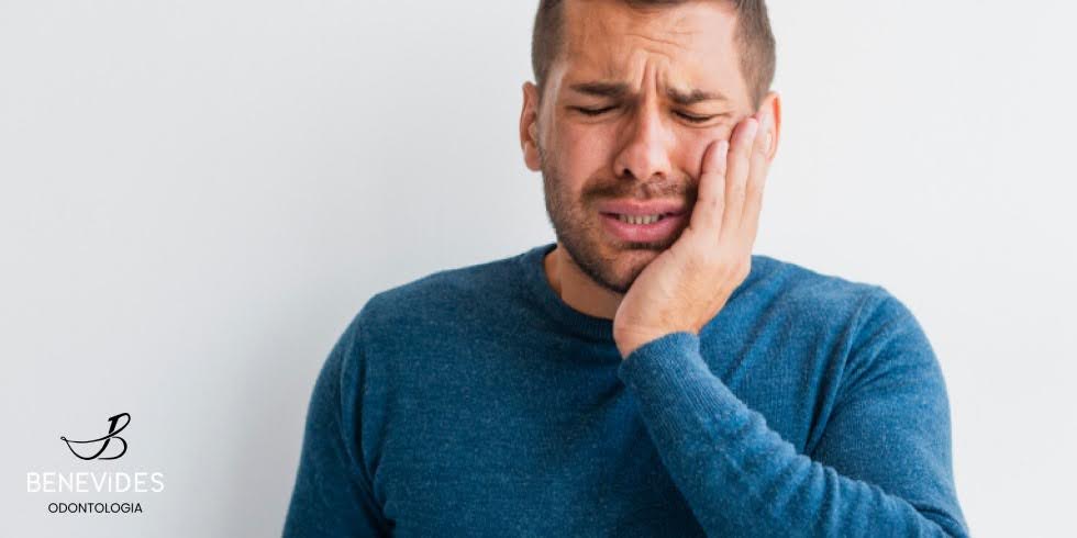 Dor de dente: o que pode ser e quando procurar um dentista? | Dr. Jefferson Benevides Ortodontia e Ortopedia Facial no ES Dor de dente: o que pode ser e quando procurar um dentista? | Dr. Jefferson Benevides Ortodontia e Ortopedia Facial no ES